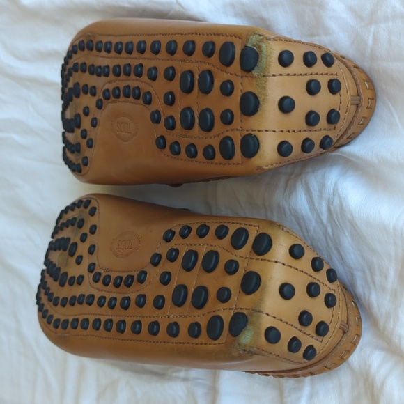 Tod's Men's Woven Leather Gommino Driving Loafers in Tan/Brown/Camel - Picture 13 of 14